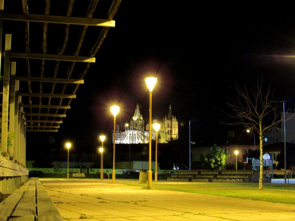 Www Parques De La Catedral Travel Com Parking Privado Gratis Apartment Леон Екстериор снимка